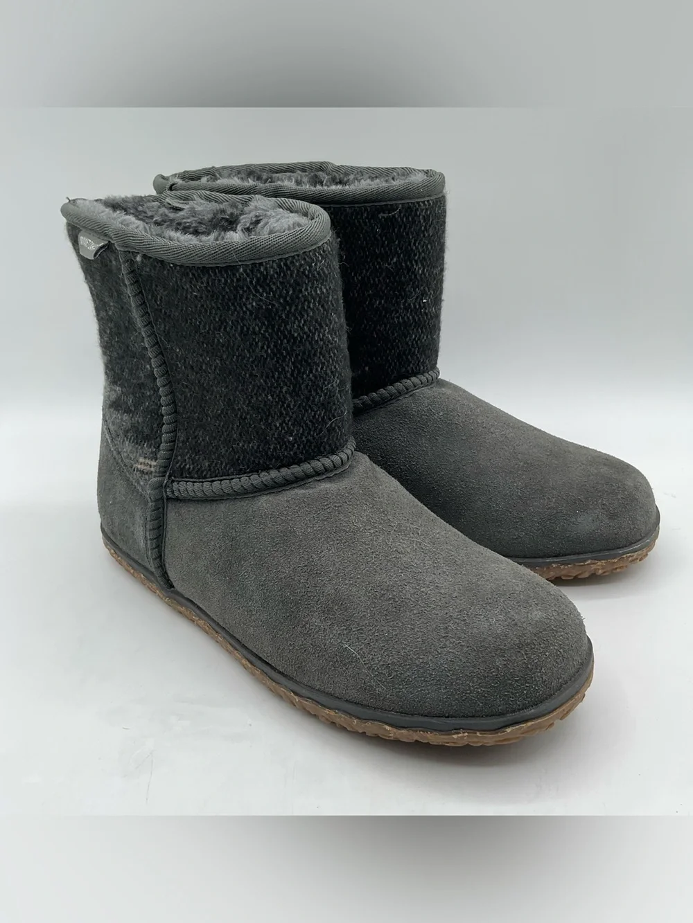 Minnetonka Women’s Gray Suede Faux Fur Lined Ankle Boots Size 9 M 84955